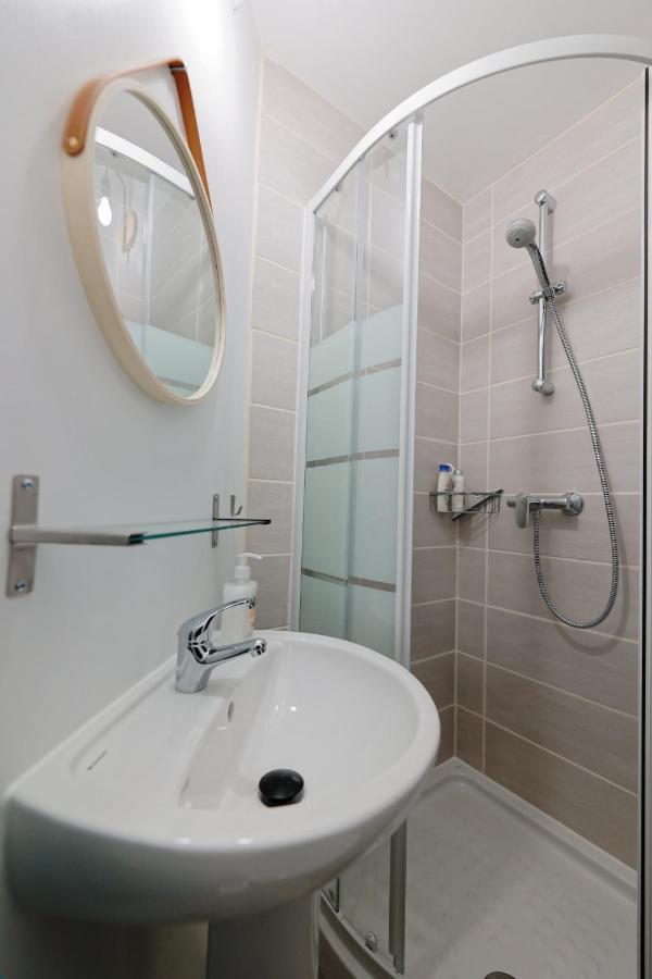 A 5 Minutes De La A Pied Apartment